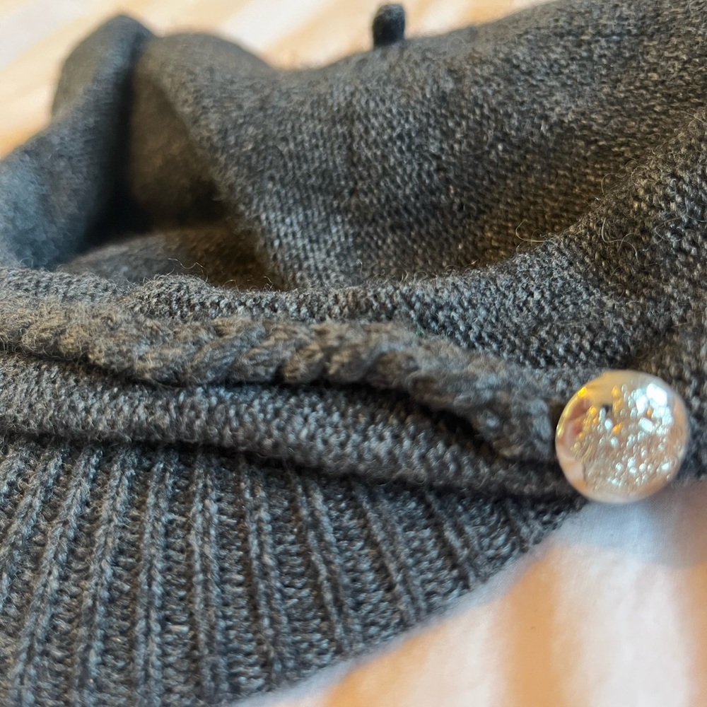 Winter hat - Picture 3 of 3